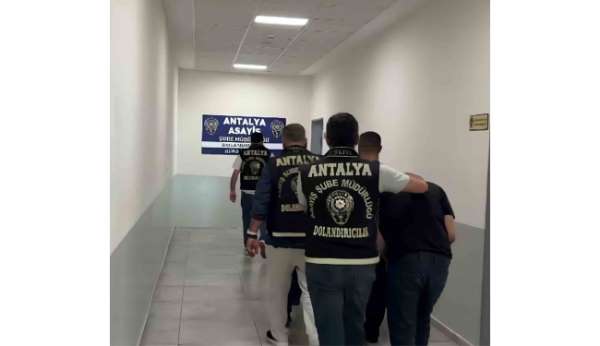 Kuyumculara sahte altın diş satan şüphelilere, polisten 'Gülen yüz' operasyonu