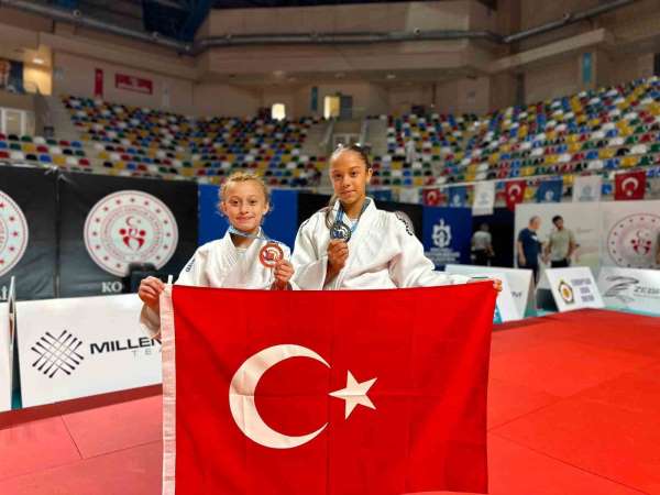 Sakaryalı sporcular Kocaeli'den madalyalar ile döndü