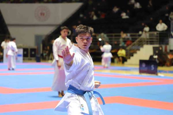 Samsun'da bin 247 karate sporcusunun madalya mücadelesi
