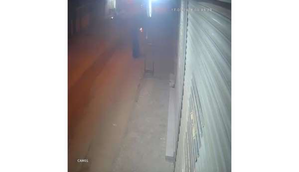 Tanınmamak için kadın kılığına girip silahlı saldırı düzenledi