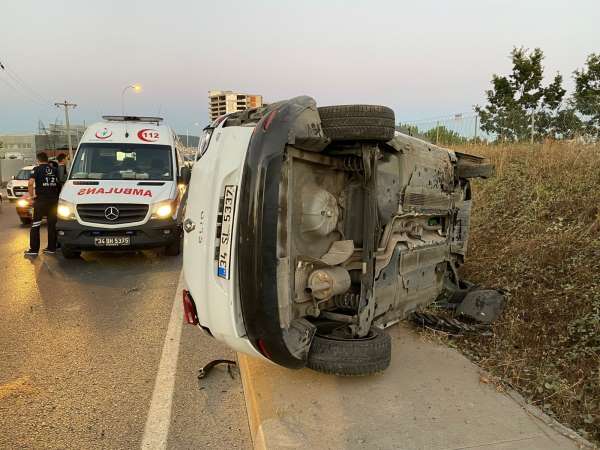Sancaktepe'de makas atan otomobil kazaya neden oldu: 2 yaralı