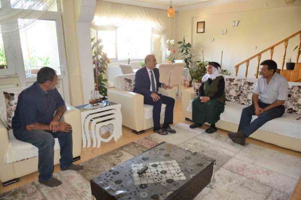 Ardahan Valisi Çiçek'in ilk ziyareti şehit ailesi