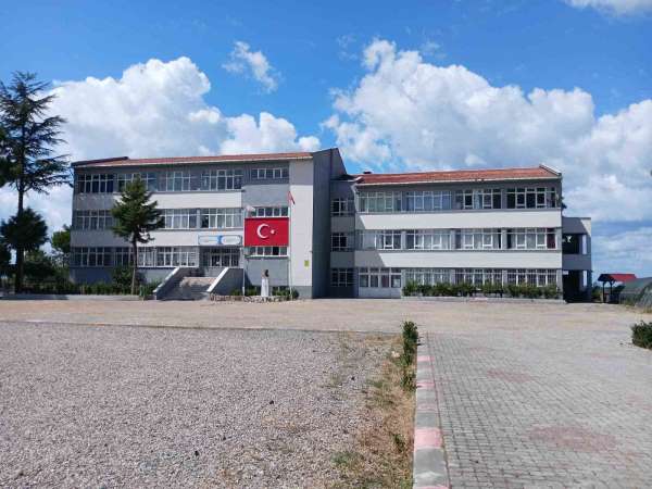 Alaçam'da ilkokul ve ortaokul öğrencileri birbirinden ayrılıyor