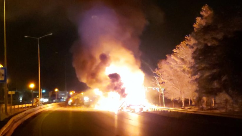 Samsun'da yanarak 5 kilometre gidip ortalığı savaş alanına çeviren tırın dehşet anları ortaya çıktı