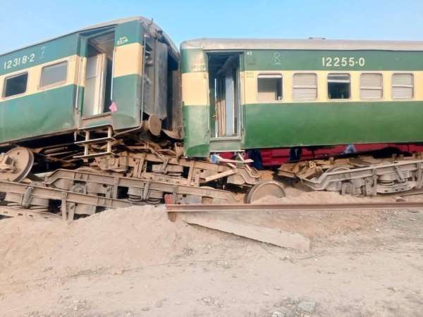 Pakistan'da tren kazası: 1 ölü, 24 yaralı