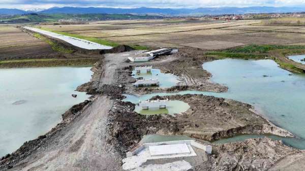 Bafra Ovası'nda 3 milyar TL'lik sulama projesinin yapımı sürüyor