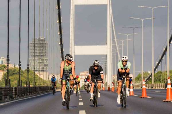 Dünyanın ilk ve tek kıtalararası triatlon heyecanı İstanbul'da yaşandı