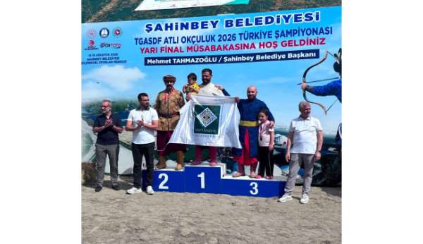 Elazığlı atlı okçular Gaziantep'te zirveyi fethetti