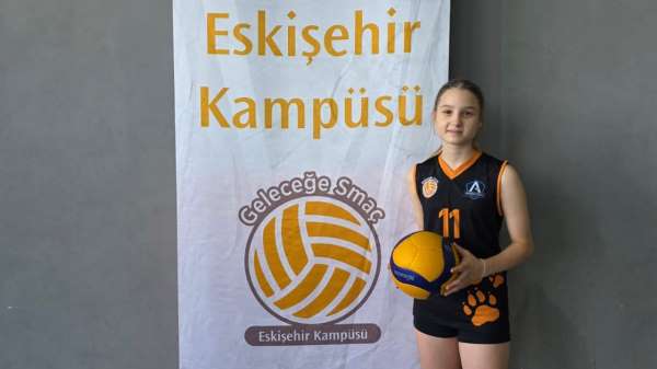Eskişehir'de yetişen 11 yaşındaki sporcu, köklü voleybol kulübünün altyapısına transfer oldu