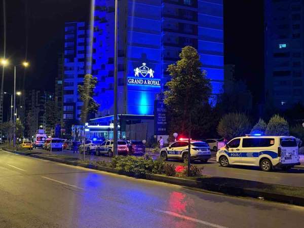 Genç kadın bıçaklandıktan sonra aşağı atılmış