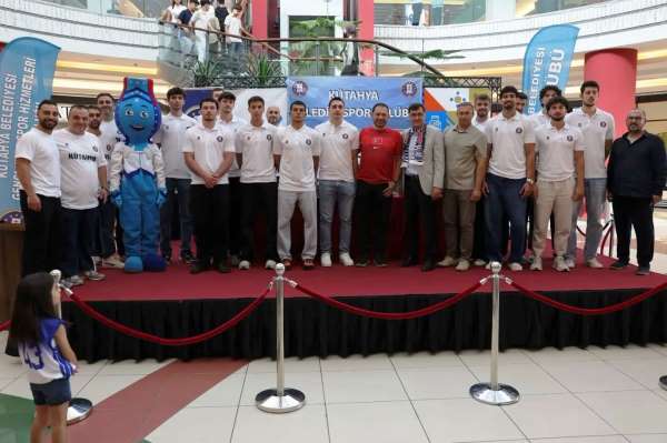 Kütahya Belediyespor Basketbol Takımı yeni sezon öncesi görücüye çıktı