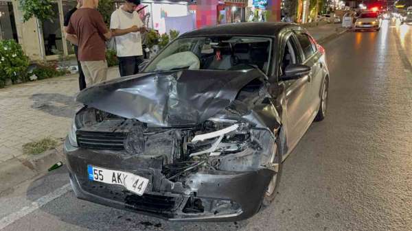 Samsun'da otomobil hafif ticari araca arkadan çarptı: 1 yaralı