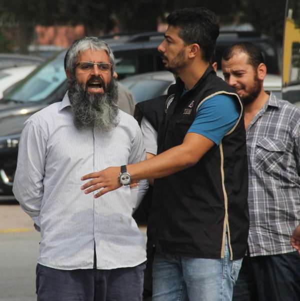 DEAŞ'lı teröristlerin serbest kalması için hakim, savcı ve turist kafilesi kaçır