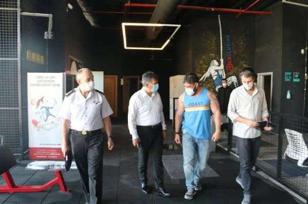 İl Jandarma Komutan Yardımcısı ile Gençlik ve Spor il Müdürü maske denetimi yapt