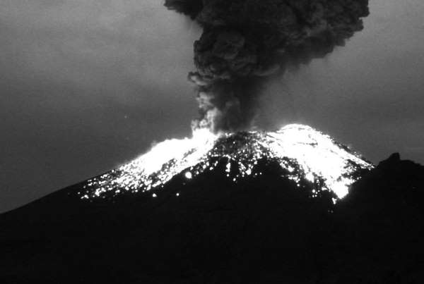 Popocatepetl Yanardağı'nda son 24 saatte 6 patlama oldu
