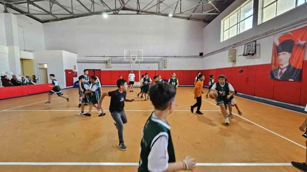 Sinan Güler ve Muratcan Güler'den Adana'daki öğrencilere basketbol kursu