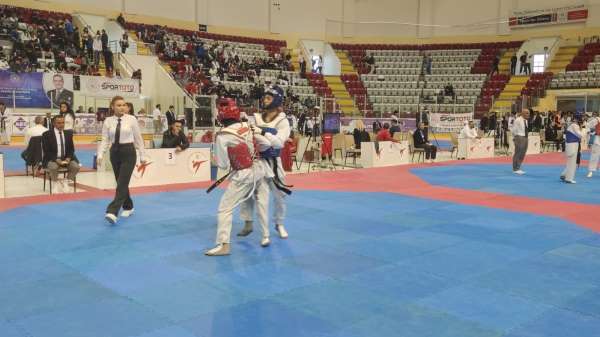 Ümitler Taekwondo Şampiyonası başladı