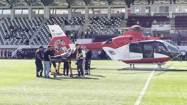 Amasya'da maç öncesi stadyuma ambulans helikopter indi