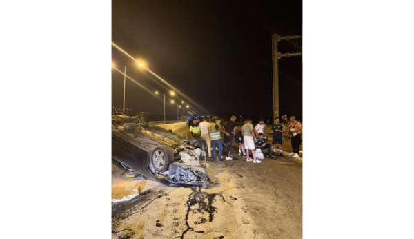 Futbolcular kazaya denk geldi, yaralılara müdahale etti