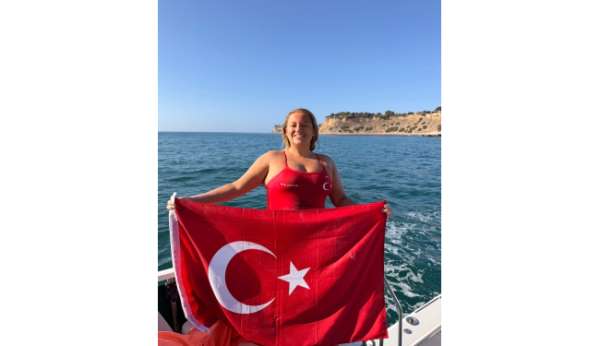 Türk yüzücü Ece Demir, Amerika'da tarihe geçti