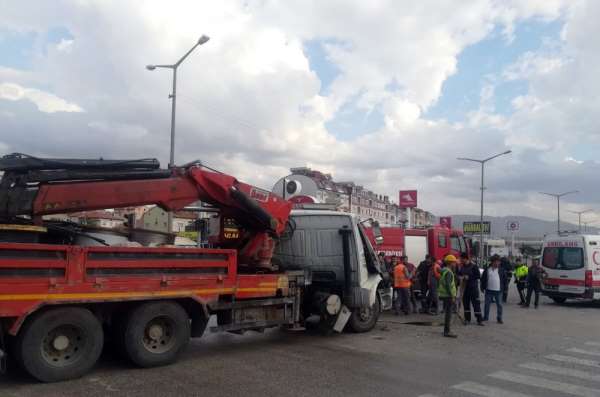 Afyonkarahisar'da trafik kazası: 3 yaralı 