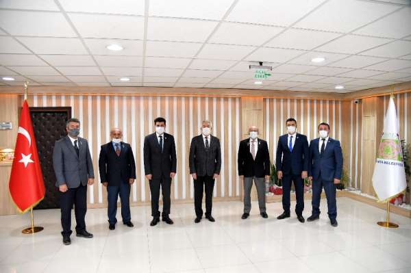 Şehit yakınları ve gazilerden Belediye Başkanı Başdeğirmen'e dernek binası teşek
