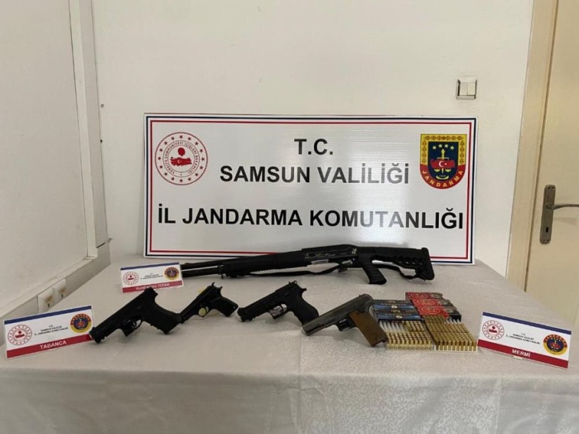 Samsun'da Jandarma baskın yaptığı evde silah ele geçirdi: 2 gözaltı