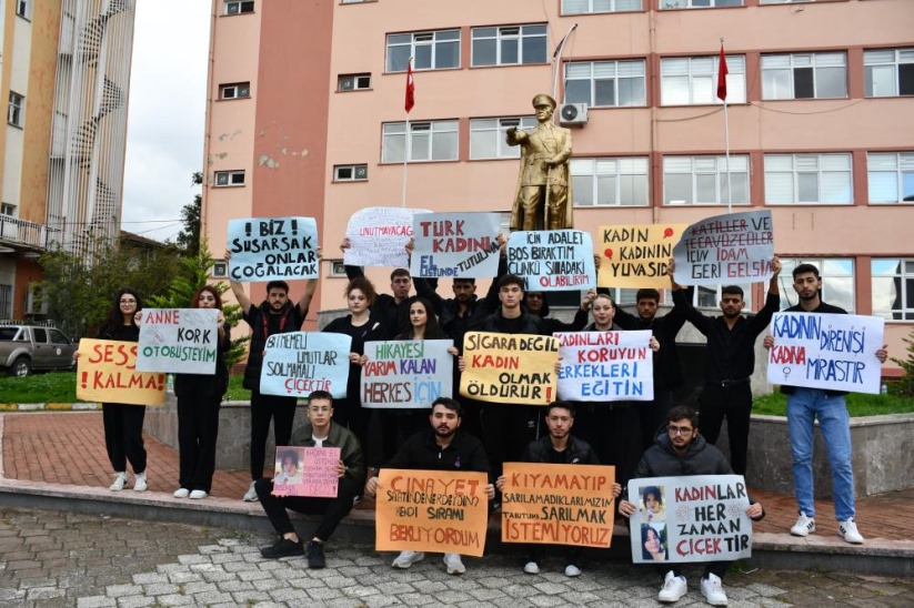 Samsun'da üniversite öğrencilerinden kadın cinayetlerine tepki