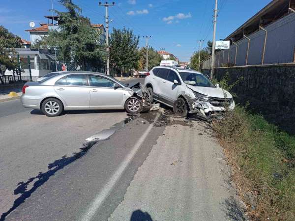 Keşan'da iki otomobilin çarpıştığı kazada 1 kişi yaralandı