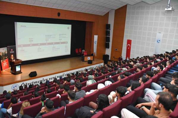 Üniversitede 'Uçuş ve Ötesi' başlıklı söyleşi programı düzenlendi