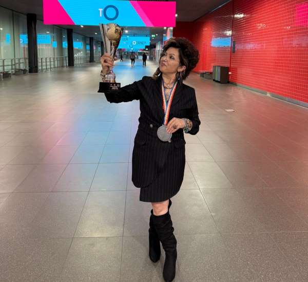 Acıpayamlı kadın kuaför İngiltere'de Dünya 2.'si oldu