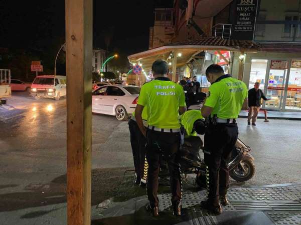 Antalya'da devrilen motosikletin sürücüsü ağır yaralandı: Kaza anı kamerada