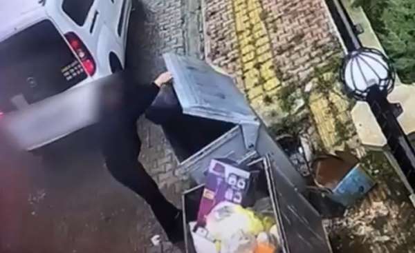 Çöp konteyneri içinde uyuşturucu teslimatı kameraya yansıdı: 4 kişi 6 bin 937 hapla yakalandı