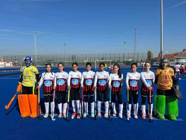 Ege Yıldızları Kadın Hokey Takımı Muğla'ya üçüncülükle döndü