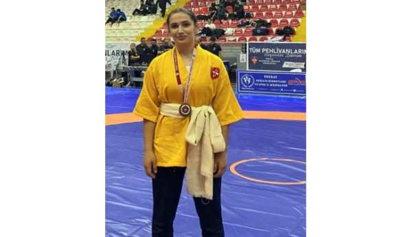 Evindar, güreşte Türkiye 3'üncüsü oldu