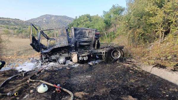 Kaza yapan tır yanarak kül oldu
