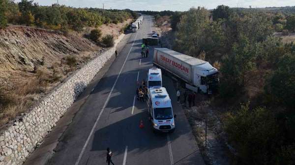Edirne'de tır kuyruğunda kaza: Tır ile kamyonet çarpıştı, 4 kişi yaralandı