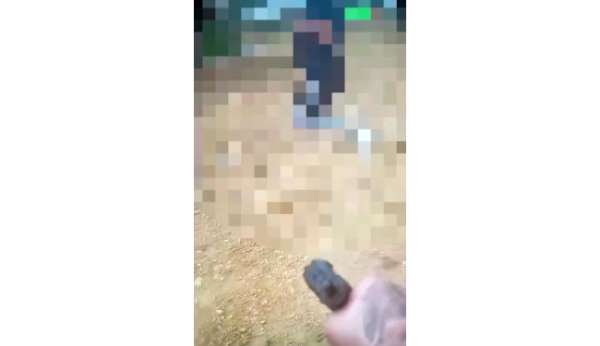 Kurusıkı tabancayla akranlarını tehdit edip görüntülerini paylaştı