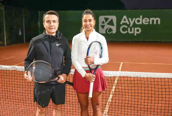 Milli tenisçi Çağla Büyükakçay, Aydem Cup'a özel gösteri maçıyla renk kattı