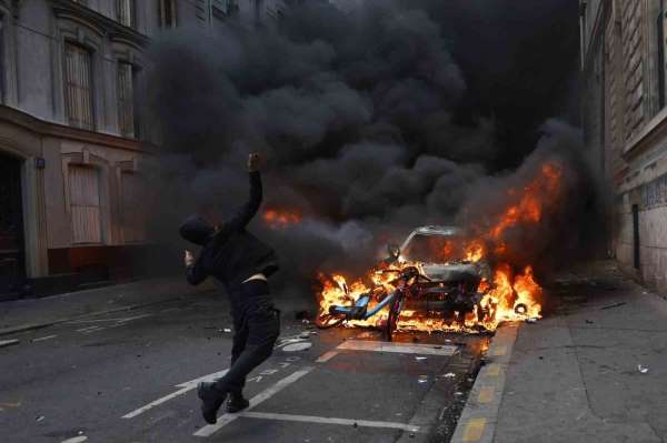 Paris'teki protestolarda 13'ü çocuk 195 kişi gözaltına alındı