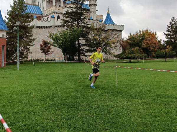 Sazova Kültür Parkı'nda kros heyecanı yaşandı