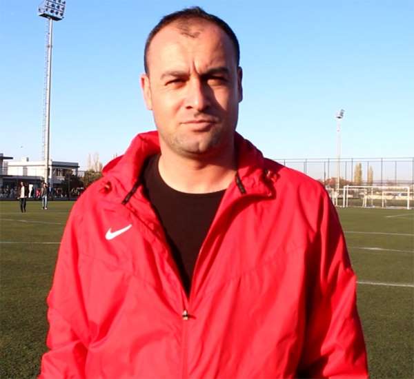 Gençlerbirliği Antrenörü Murat Özdemir: 'Hakemlerin antrenörlere daha saygılı ol