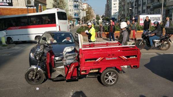 Otomobil üç tekerli motosiklete çarptı: 1 yaralı 