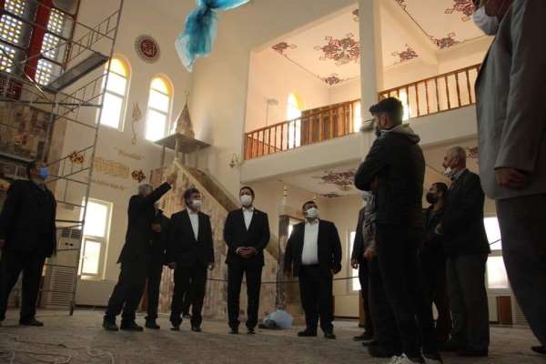 MHP'li Bulut, restore edilen camide incelemelerde bulundu 