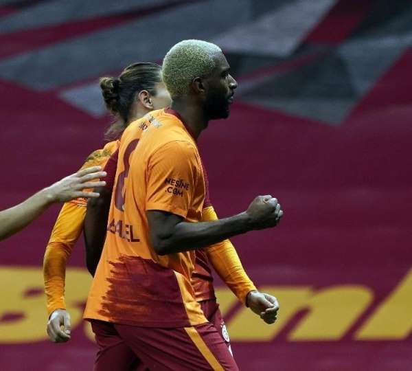 Ryan Babel Hollanda'da kalacak 