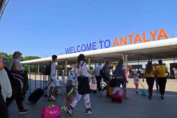 Antalya'ya gelen turist sayısı 13 milyonu geçti - Antalya haber