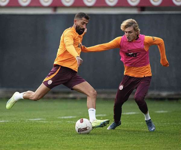 Galatasaray, Alanyaspor maçı hazırlıklarını çift antrenmanla sürdürdü
