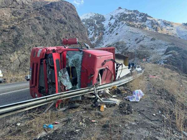 Ağrı'daki 3 ayrı trafik kazasında 4 kişi yaralandı