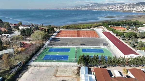 İzmit Tenis Merkezinde sona doğru