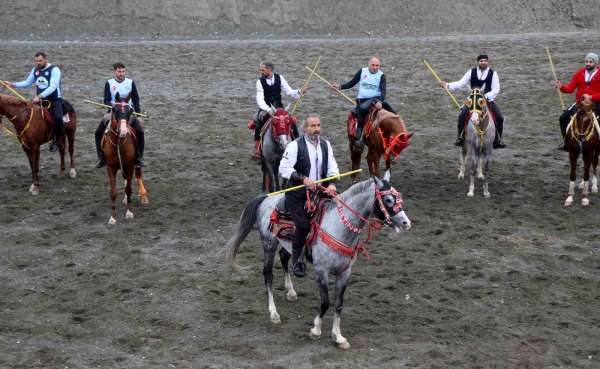 Atlı sporun asırlık geleneği Erzincan'da sürdürülüyor